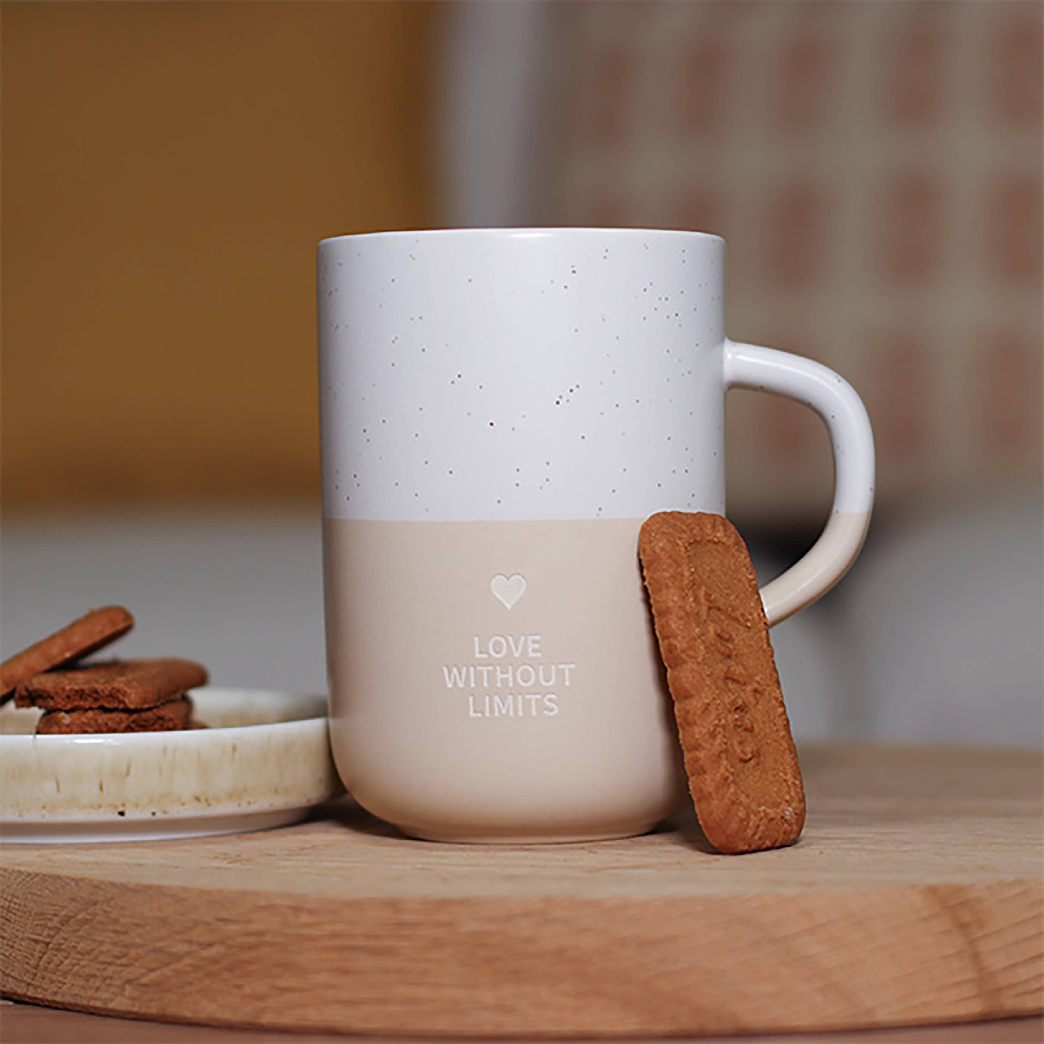 Große Tasse mit Aufschrift „Love without Limits“