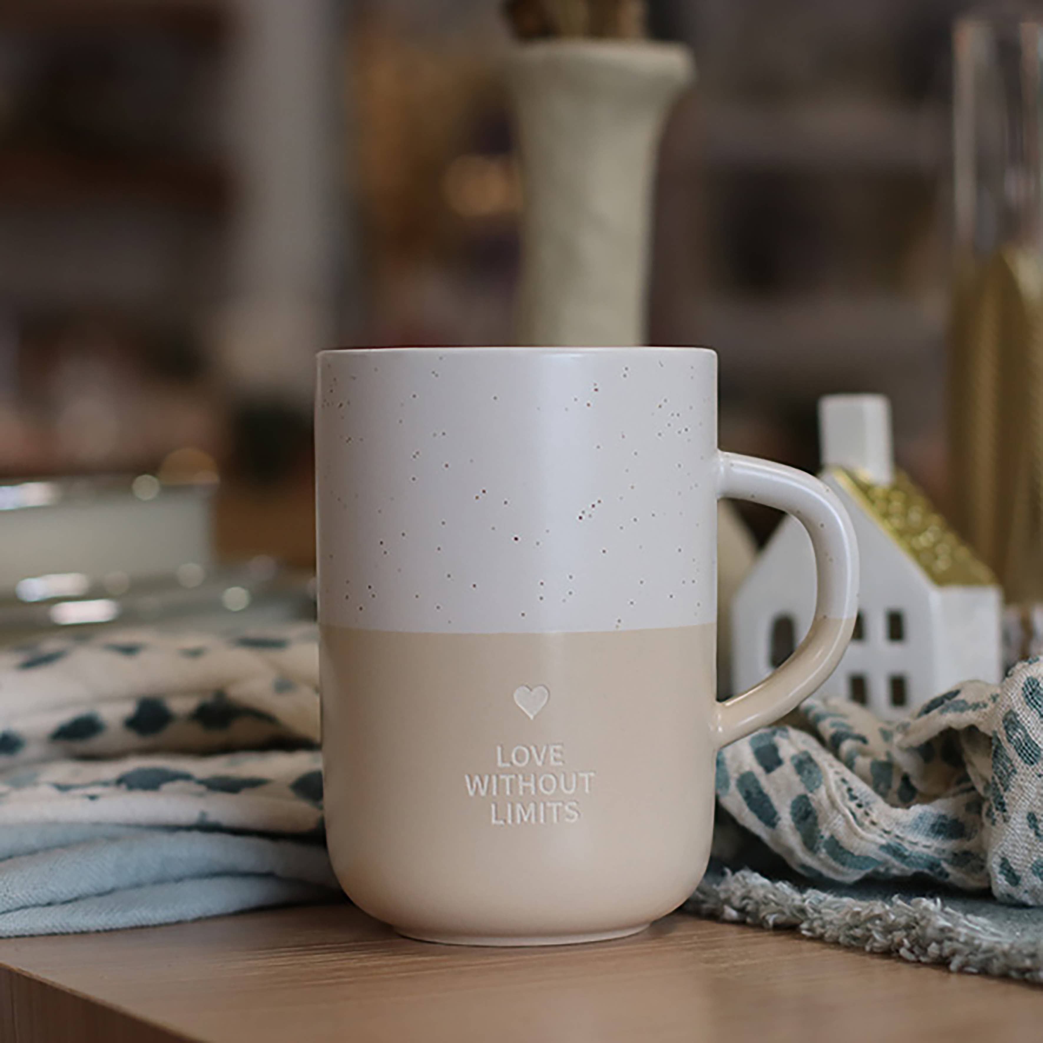 Große Tasse mit Aufschrift „Love without Limits“